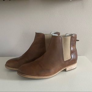 Cat Chelsea Boots